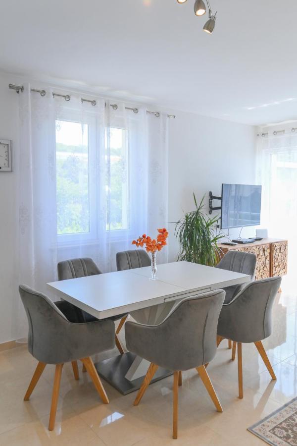 Apartman Iskra Apartment Rijeka Exterior photo